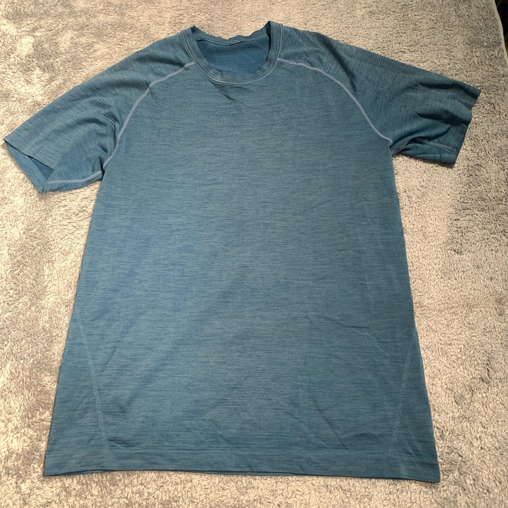 Lululemon short sleeve shirt small